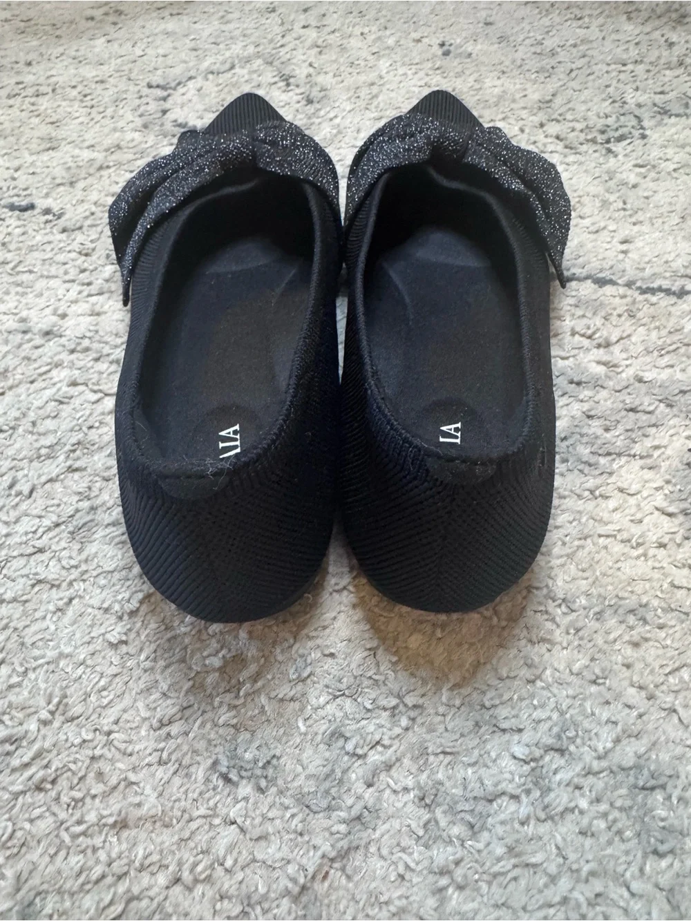 Vivaia black pointed